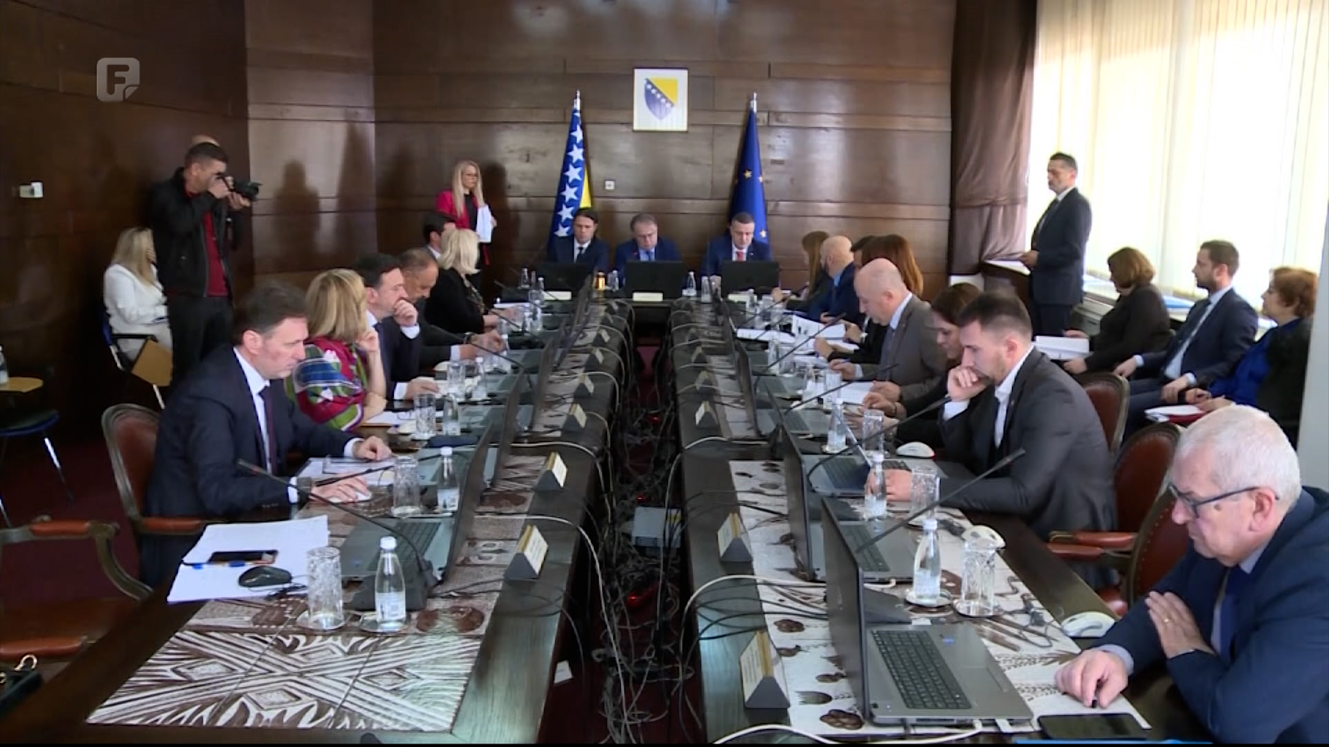 Nije problem zaduživanje Vlade FBiH nego gdje se taj novac troši